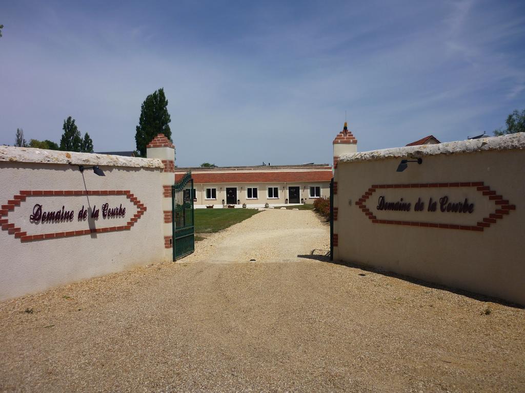 Отель Domaine De La Courbe Le Lude Экстерьер фото